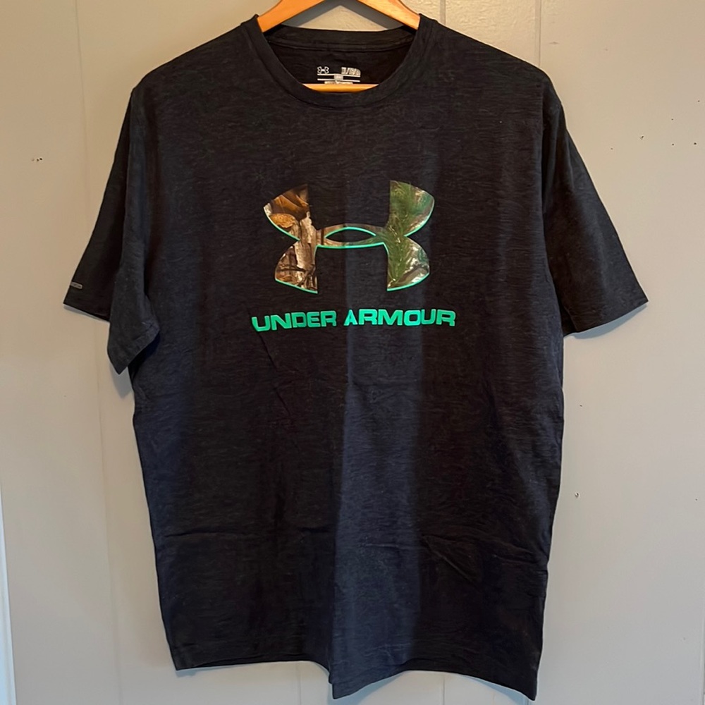 Grey mens Under Armour T-shirt. Size XL